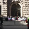 İklim aktivistleri İsveç Parlamentosu’nun ana girişlerini bloke etti